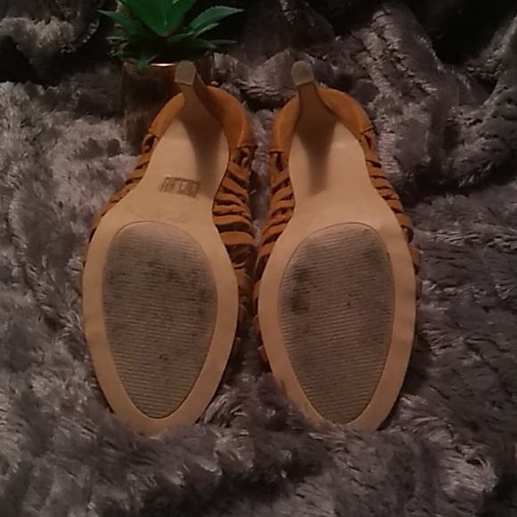 Excellent condition mustard sandals - Picture 3 of 4